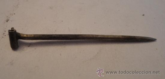 Militaria: Aguja trasera para placa, 4 cm - Foto 1