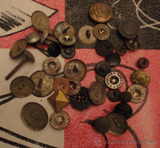 Militaria: Lote de botones y bases - Foto 1