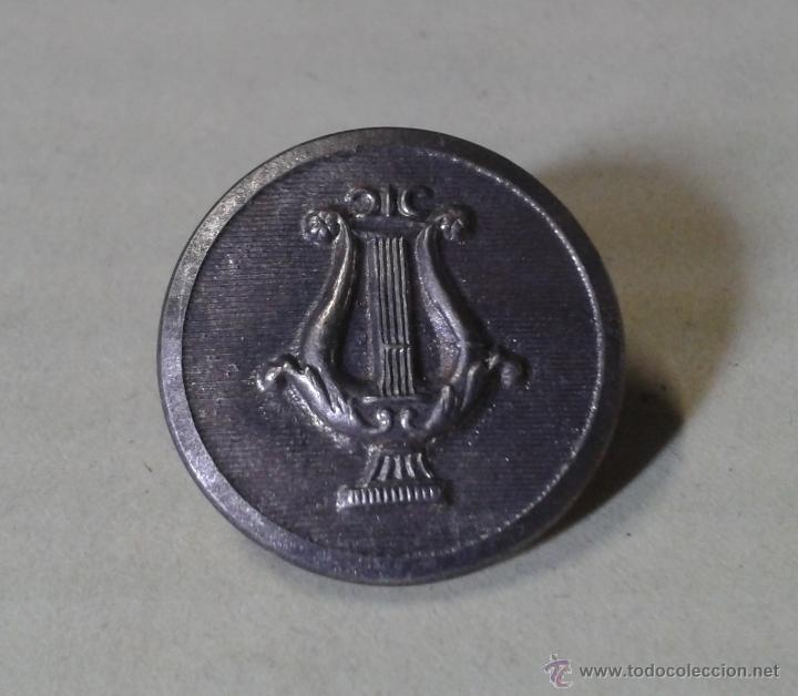 Militaria: Bot&oacute;n grande de m&uacute;sico - Foto 1