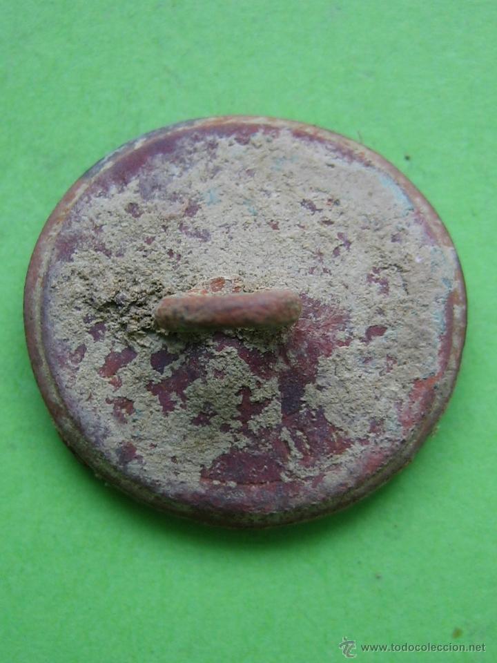 Militaria: Bot&oacute;n militar antiguo - Foto 2