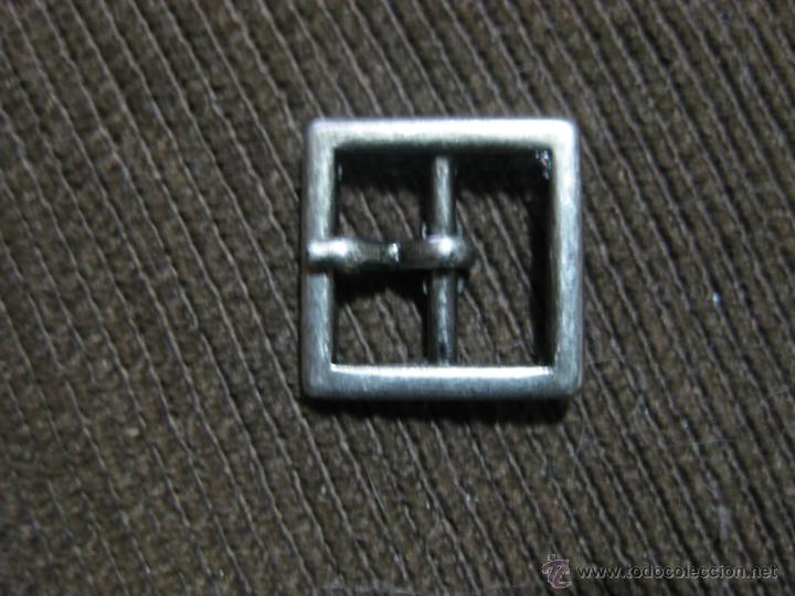 Militaria: hebilla para barbuquejo aleman - Foto 1