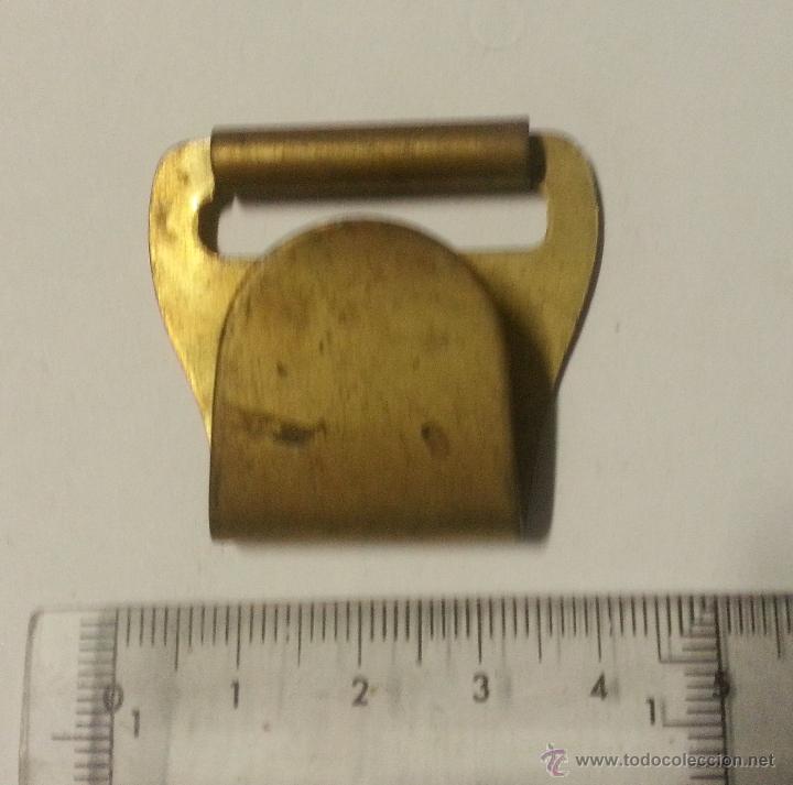 Militaria: Enganche para cintur&oacute;n de lat&oacute;n - Foto 1