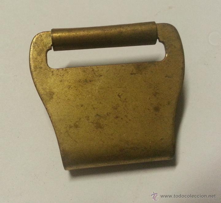 Militaria: Enganche para cintur&oacute;n de lat&oacute;n - Foto 2