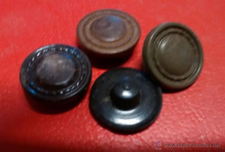 Militaria: Lote de 4 botones peque&ntilde;os variados - Foto 1