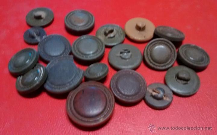 Militaria: Lote de 16 botones verdes - Foto 1