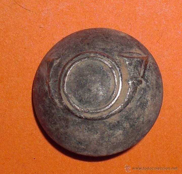 Militaria: Bot&oacute;n cazadores plateado - Foto 1