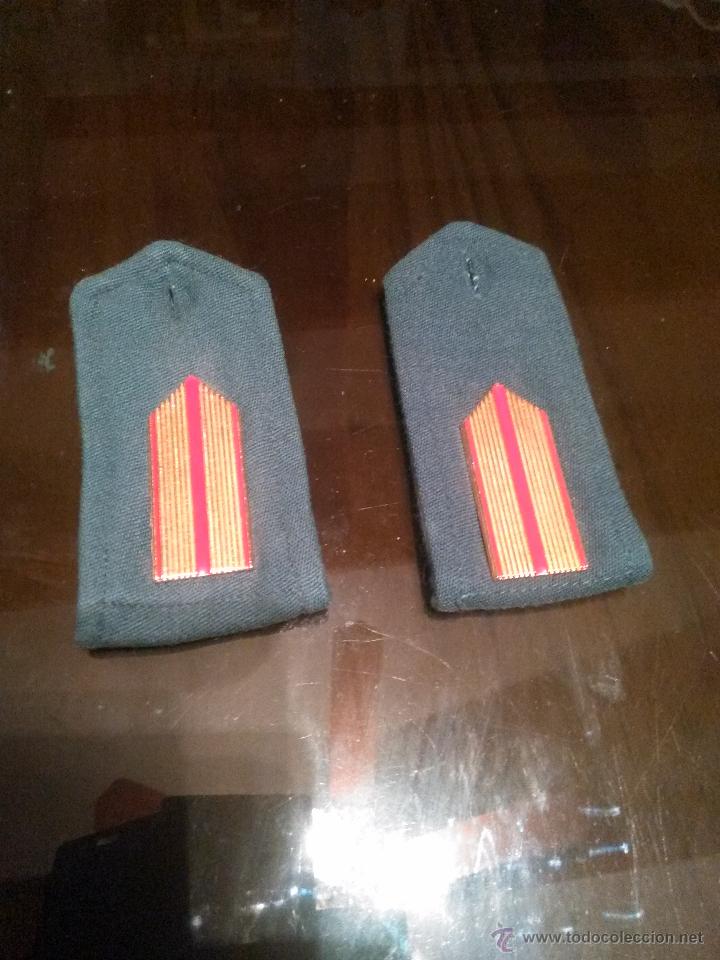 Militaria: hombreras - Foto 1