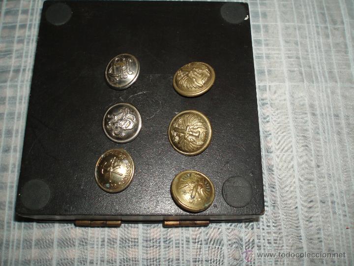 Militaria: seis botones de uniformes varios - Foto 1
