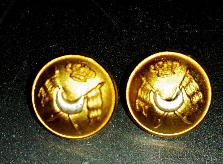 Militaria: BOTONES PEQUE&Ntilde;OS DE CABALLERIA DE REGULARES - Foto 1