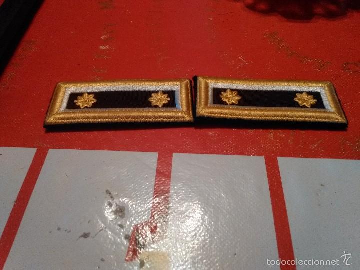 Militaria: hombreras - Foto 1