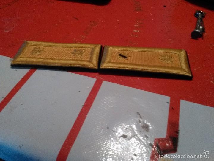 Militaria: hombreras - Foto 1