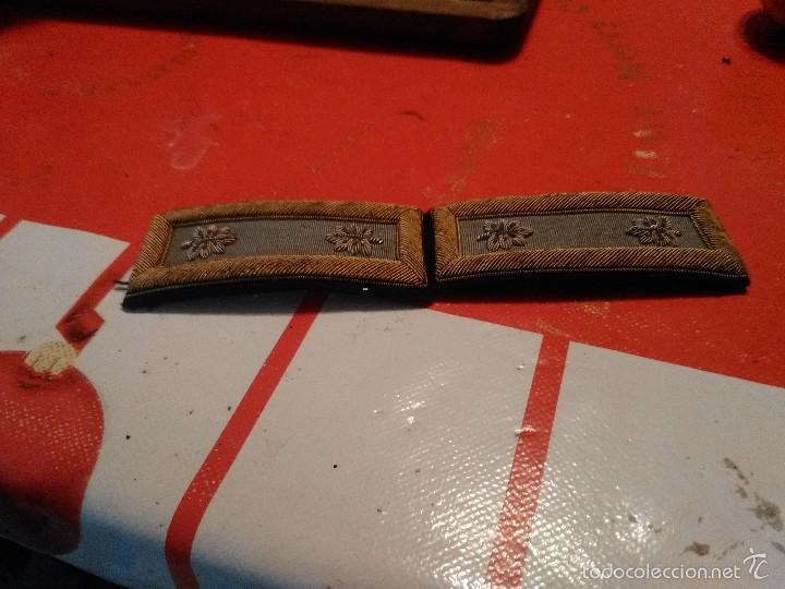 Militaria: hombreras - Foto 1