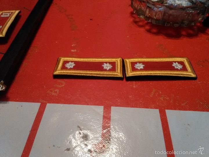 Militaria: hombreras - Foto 1