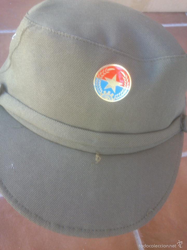 Militaria: GORRA BISERA EMBLEMA METALICO - Foto 2