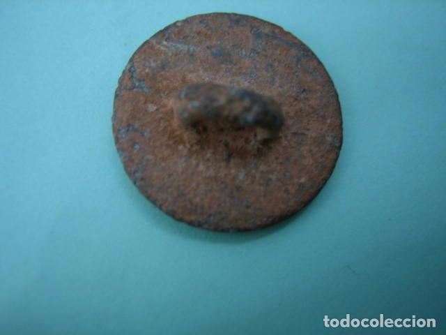 Militaria: Bot&oacute;n militar antiguo - Foto 2