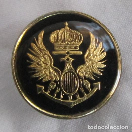 Militaria: Bot&oacute;n lacado con &aacute;guila coronada - Foto 1
