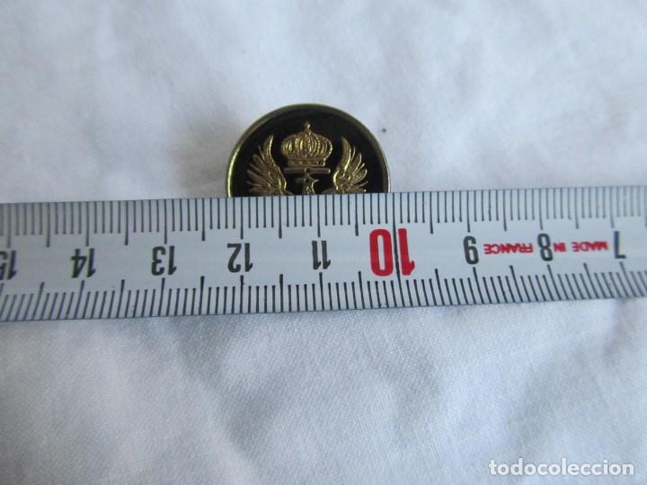 Militaria: Bot&oacute;n lacado con &aacute;guila coronada - Foto 2