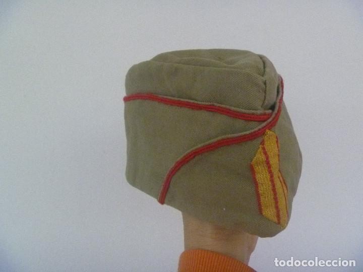 Militaria: GORRILLO DE CUARTEL ( PLATANO ) CON GALON DE SARGENTO - Foto 1