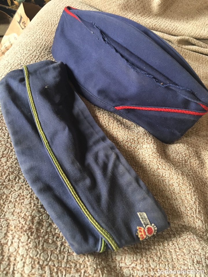 Militaria: DOS GORROS MILITARES - Foto 1