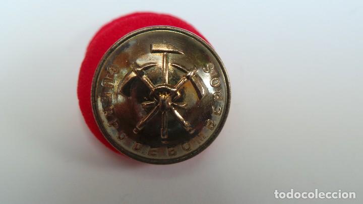 Militaria: Bot&oacute;n del cuerpo de bomberos - Foto 1