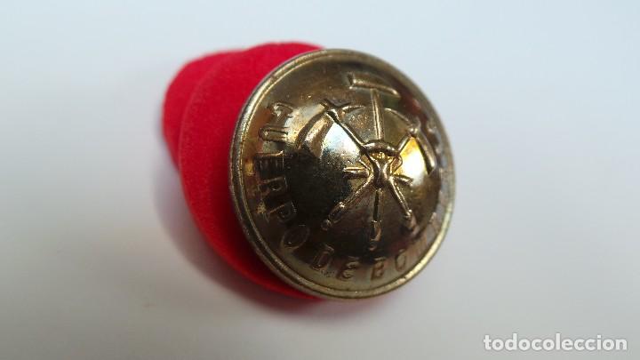 Militaria: Bot&oacute;n del cuerpo de bomberos - Foto 3