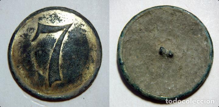 Militaria: Antiguo bot&oacute;n N&ordm; 7 conserva restos de dorado - Foto 1