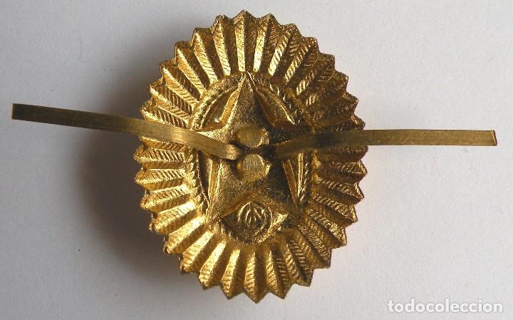 Militaria: ESCARAPELA DE GORRA DE OFICIAL DE EJERSITO SOVI&Eacute;TICO. - Foto 2