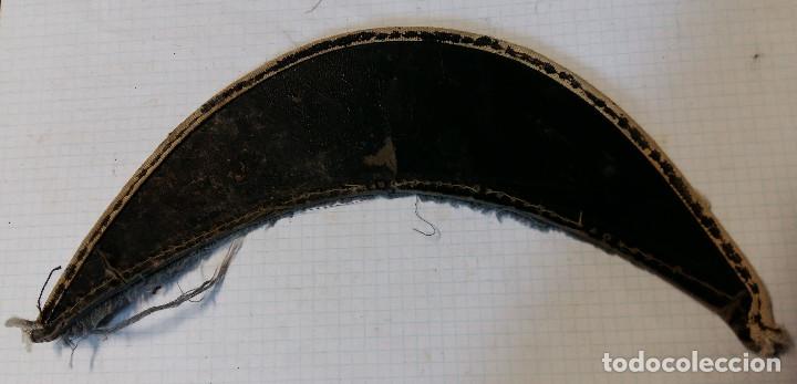 Militaria: Visera de gorra de plato - Foto 1