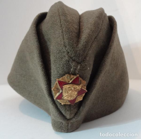 Militaria: Gorra cuartelera del Ej&eacute;rcito Yugoslavo (1973) - Foto 1