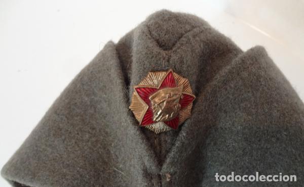 Militaria: Gorra cuartelera del Ej&eacute;rcito Yugoslavo (1978) - Foto 1