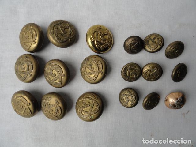 Militaria: 18 BOTONES MILITARES. - Foto 1