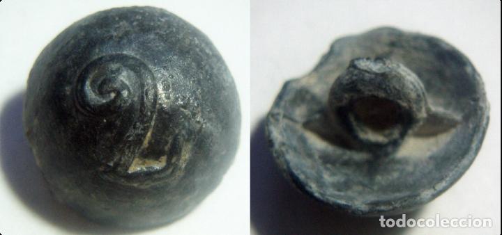 Militaria: BOTON CON EL  N&ordm;.2 en peltre - Foto 1