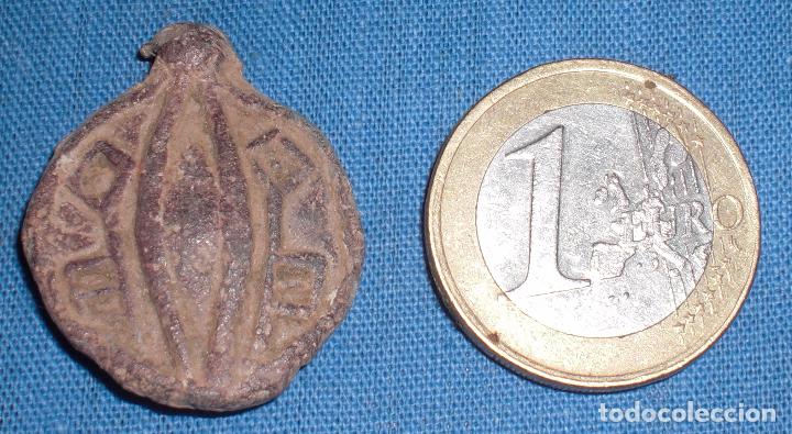 Militaria: Raro bot&oacute;n plomo doble llave - Foto 1