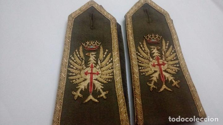 Militaria: hombreras - Foto 1