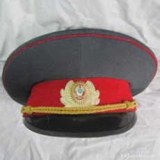 Militaria: GORRA RUSA DE PLATO DE POLICIA. TALLA 55. Lote 95066519