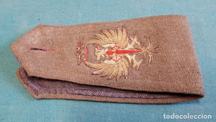 Militaria: Hombrera bordada, &eacute;poca de Franco - Foto 1
