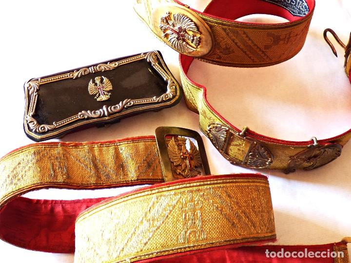 Militaria: CARTUCHERIN, BANDOLERA Y CINTURON DE GALA. REGLAMENTO 1943.