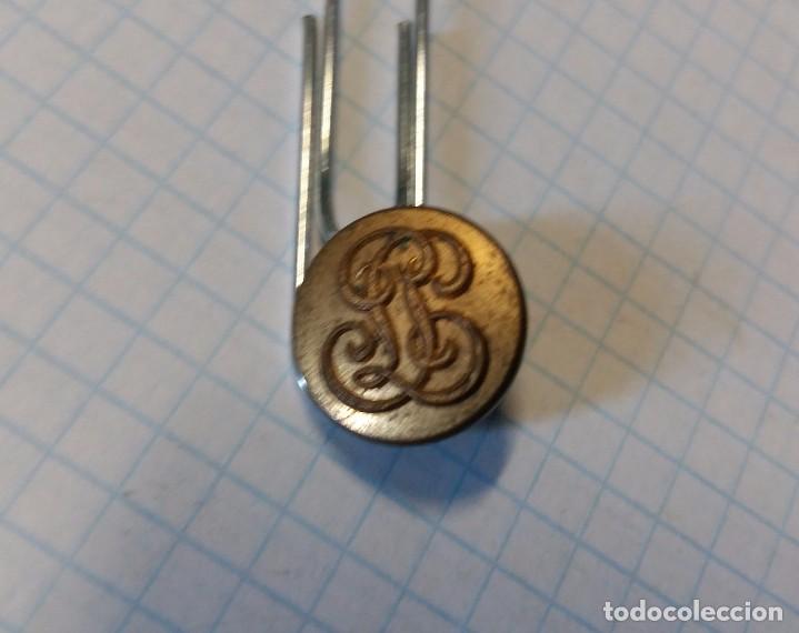 Militaria: Bot&oacute;n con letras, 13 mm - Foto 1