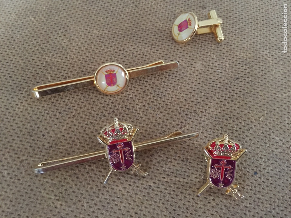 Militaria: Pin, llavero y pisacorbatas Jefatura de Sistemas de Informaci&oacute;n, Telecomunicaciones del Ej. Tierra.