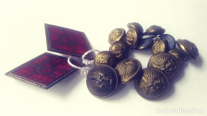 Militaria: lote de botones e insignias - Foto 1