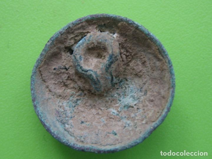 Militaria: Antiguo boton militar - Foto 2