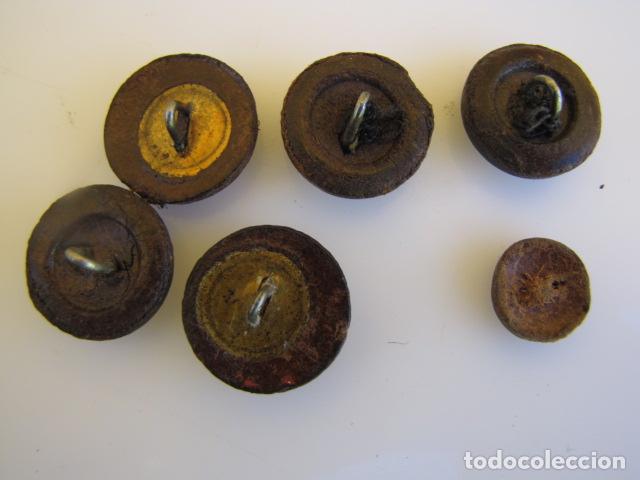 Militaria: 6 Botones Rep&uacute;blica cuero - Foto 3
