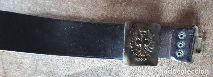 Militaria: Cintur&oacute;n de cuero, &eacute;poca de Franco - Foto 1