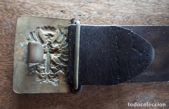 Militaria: Cintur&oacute;n de cuero, &eacute;poca de Franco - Foto 3