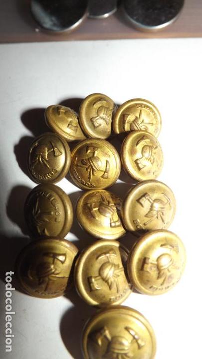 Militaria: 13 Botones de bomberos - Foto 2