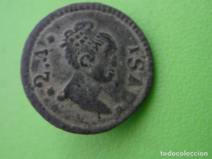 Militaria: Antiguo boton de Isabel II - Foto 1