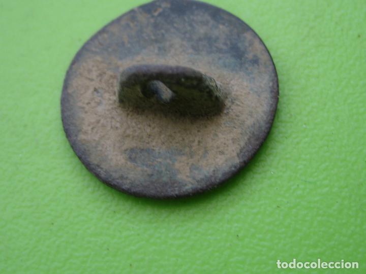 Militaria: Antiguo boton de Isabel II - Foto 2