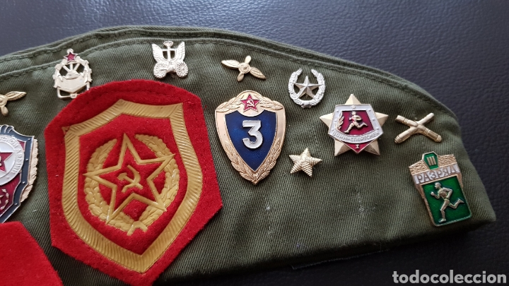 Militaria: Antiguo gorro Militar ejercito Ruso Con bordados e Insignias escudos y pins URSS - Foto 4 - 166480692