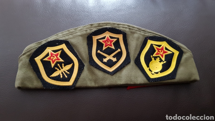 Militaria: Antiguo gorro Militar ejercito Ruso Con bordados e Insignias escudos y pins URSS - Foto 6 - 166480692