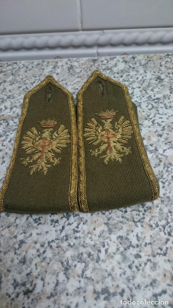 Militaria: 2 HOMBRERAS EJERCITO DE TIERRA - Foto 1